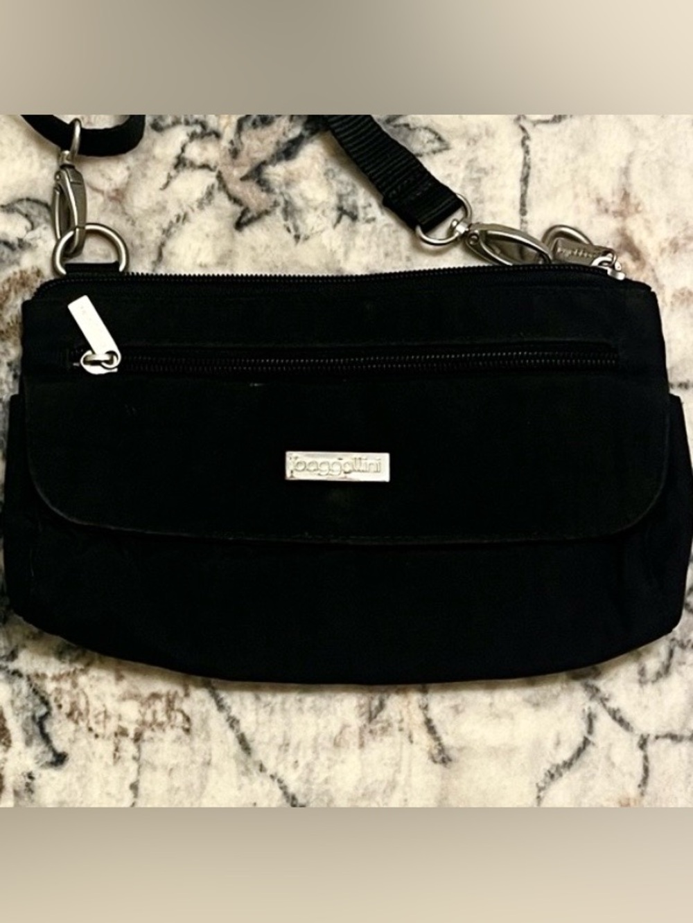 Baggallini Black Small Zip Crossbody Bag